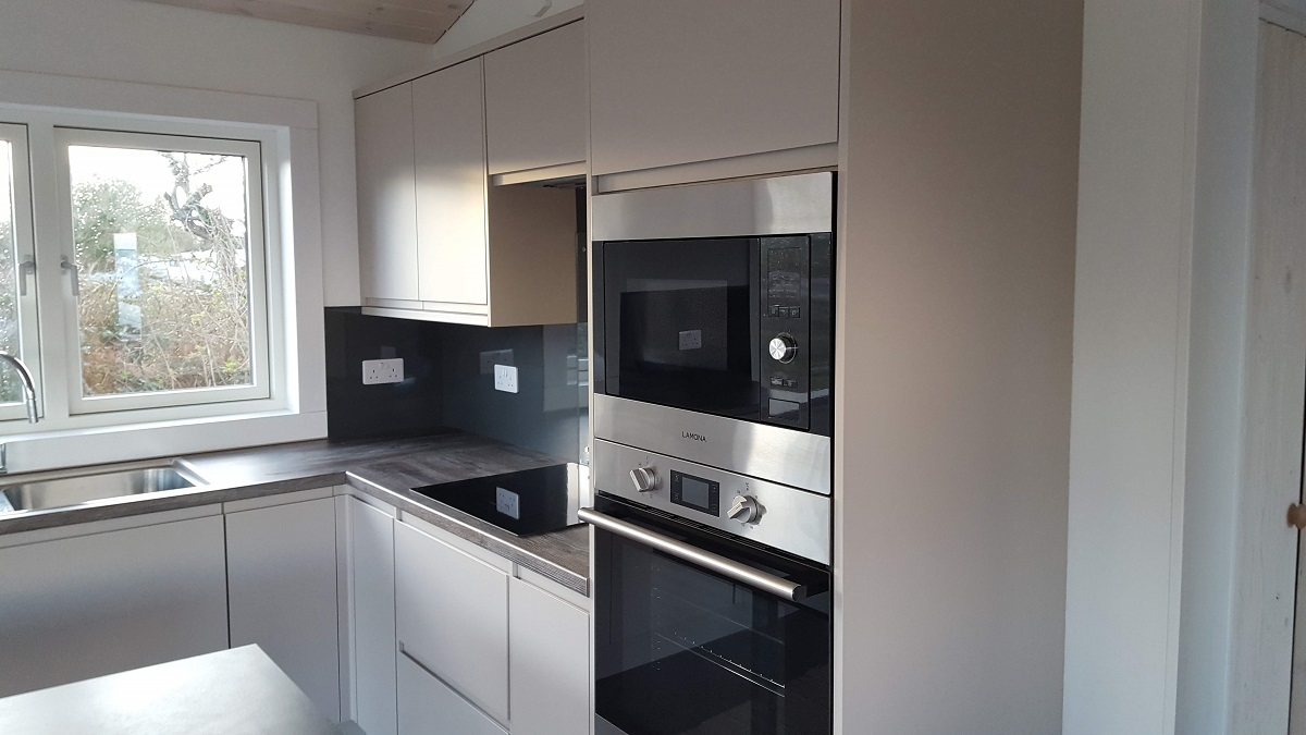 A photo of a mid range kitchen